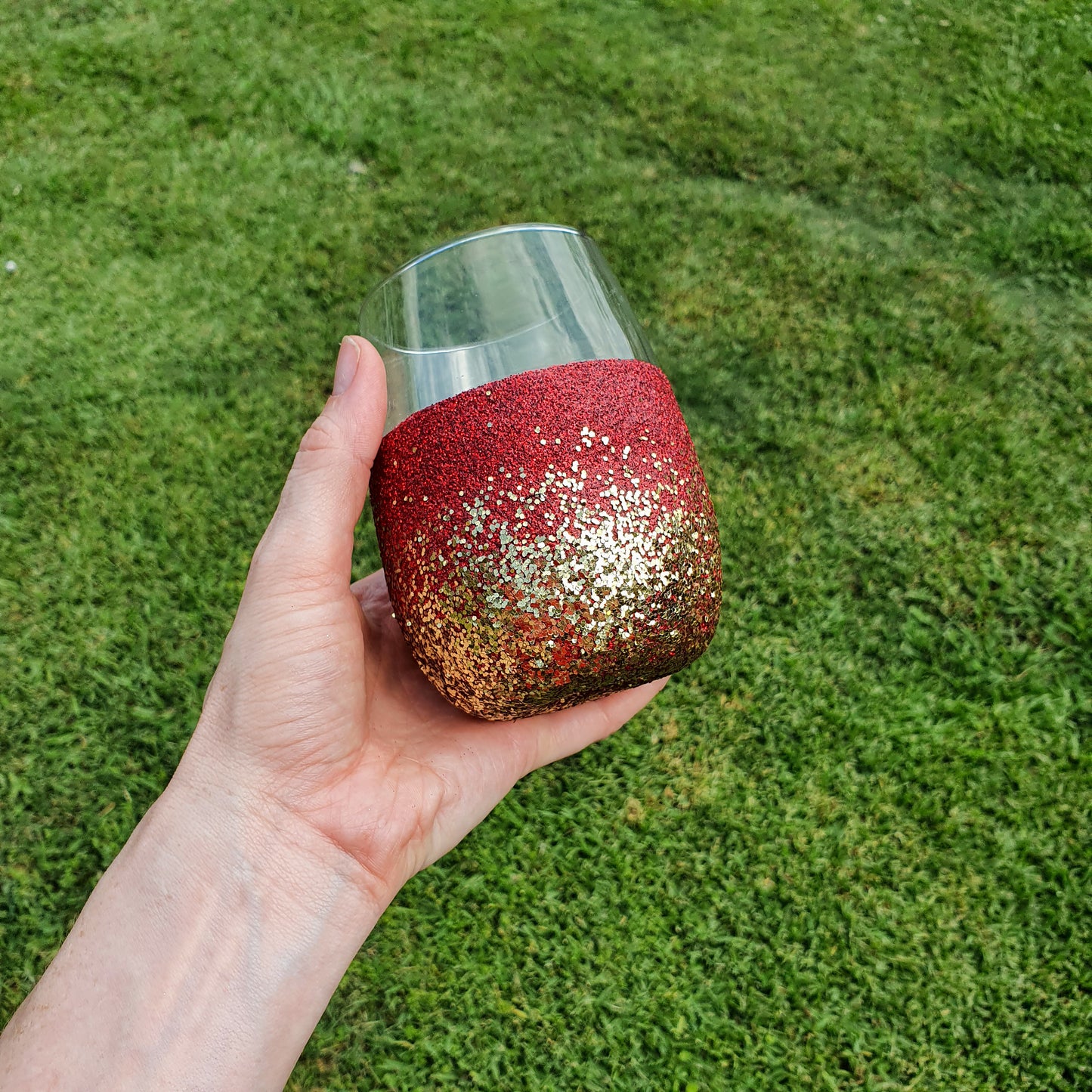 Red & gold  stemless wine glass