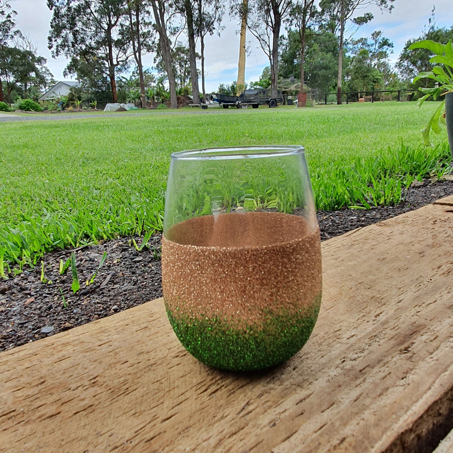 Gold & green stemless wine glass